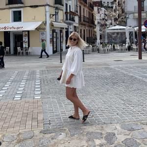 Meet your Posher, Angela